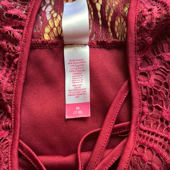 No Boundaries Red Fitted Cut Out Blouse - Picture 3 of 4